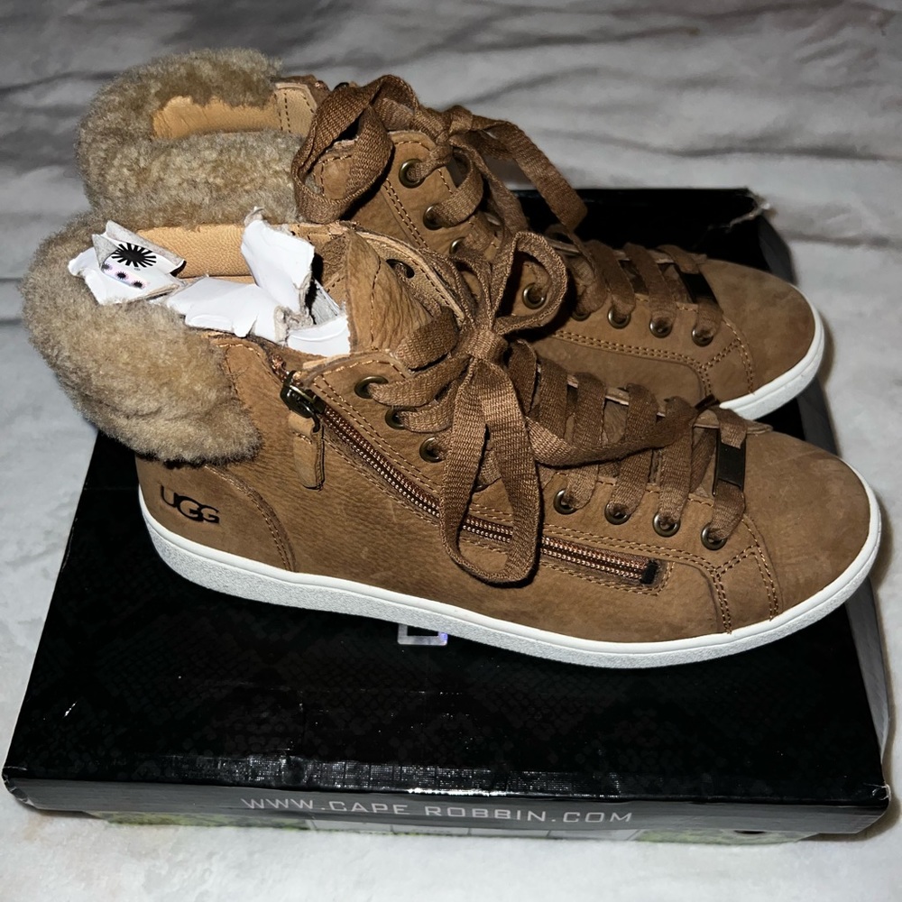 Women’s brand new brown Ugg booties